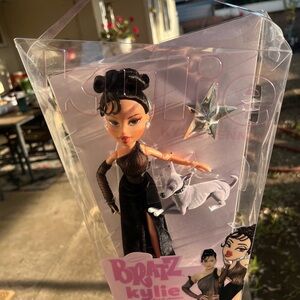 NIB Bratz Kylie Doll in Black Evening Gown w Dog